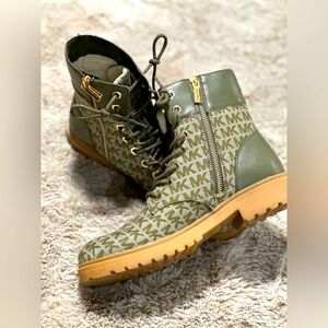 Michael Kors boots size 8.5